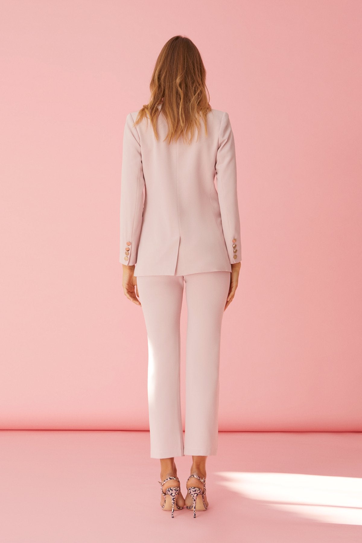 Traje Chaqueta Cornelia & Pantalon Alexandra Rosa · Pretty in Pink · - Bruna