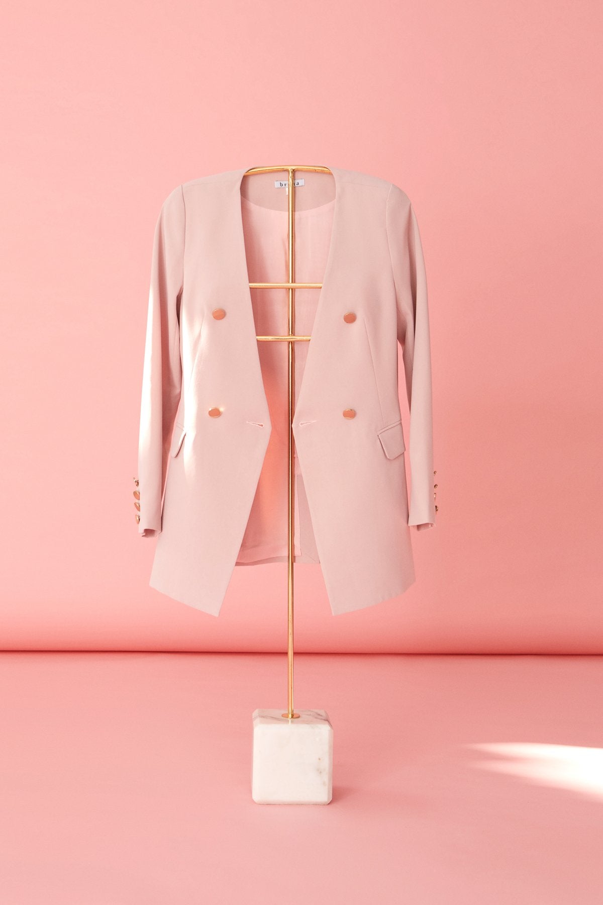 Traje Chaqueta Cornelia & Pantalon Alexandra Rosa · Pretty in Pink · - Bruna