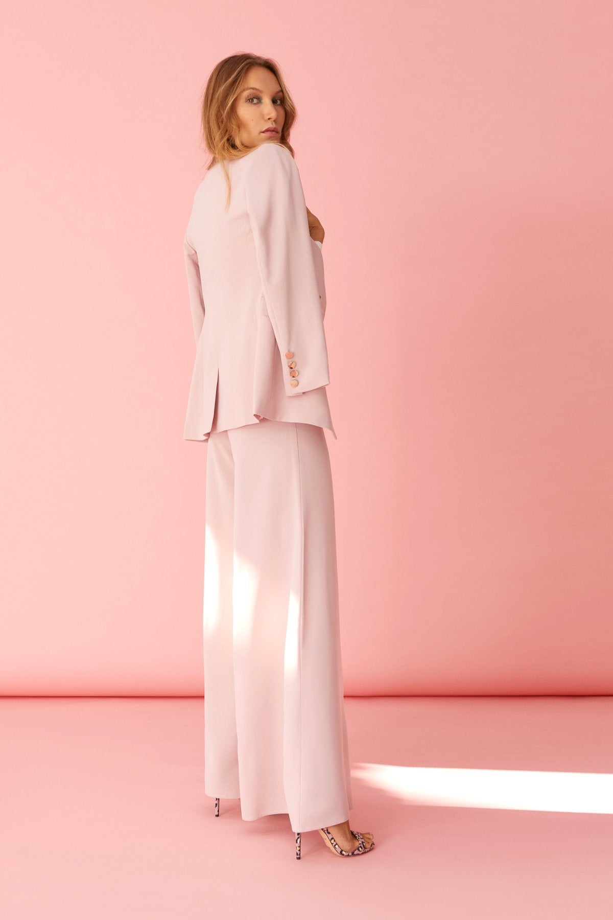 Traje Chaqueta Cornelia & Pantalon Lyn Rosa · Pretty in Pink · - Bruna