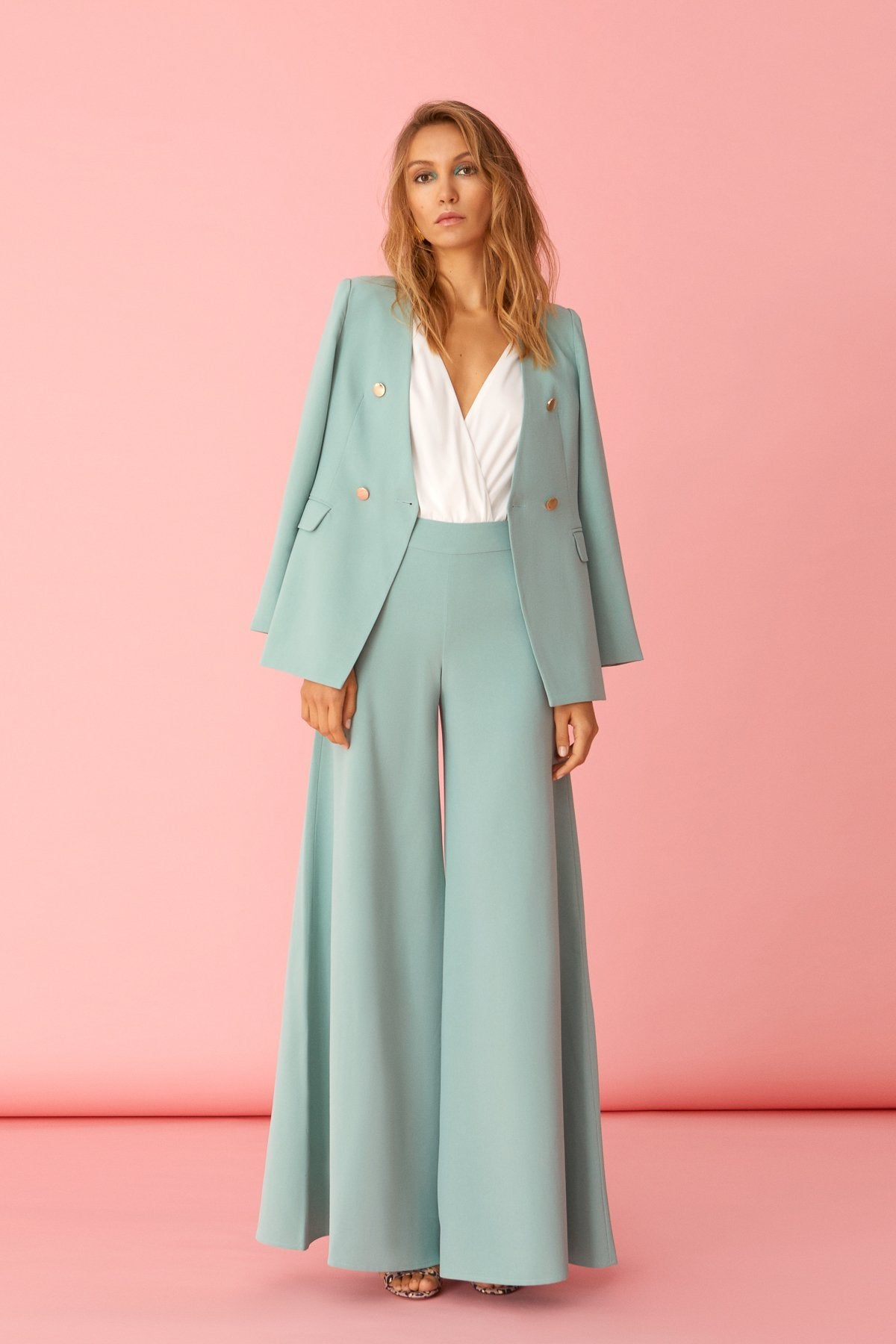 Traje Chaqueta Cornelia & Pantalon Lyn Verde · Pretty in Pink · - Bruna