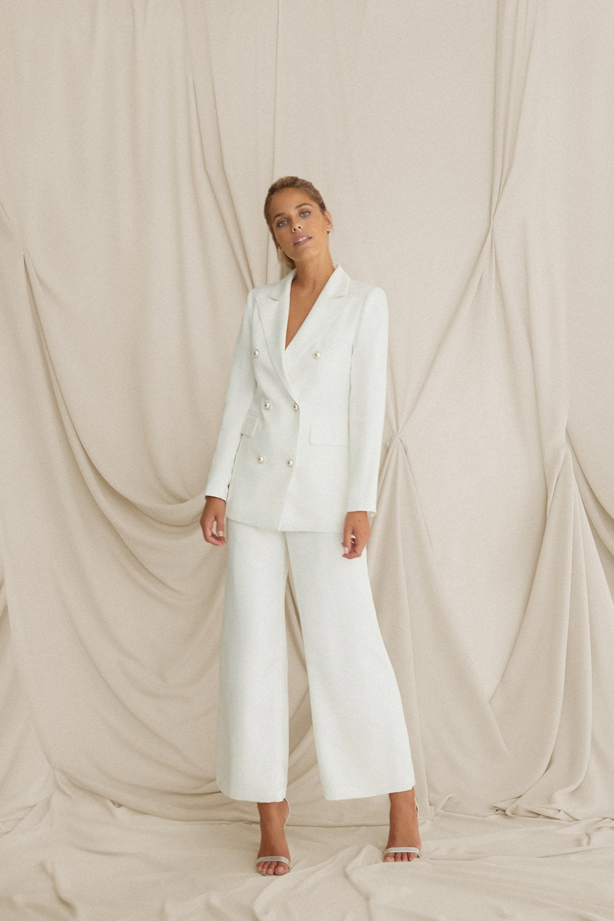 Traje de Chaqueta de Novia Bibi + Libi · LOVE · - Bruna