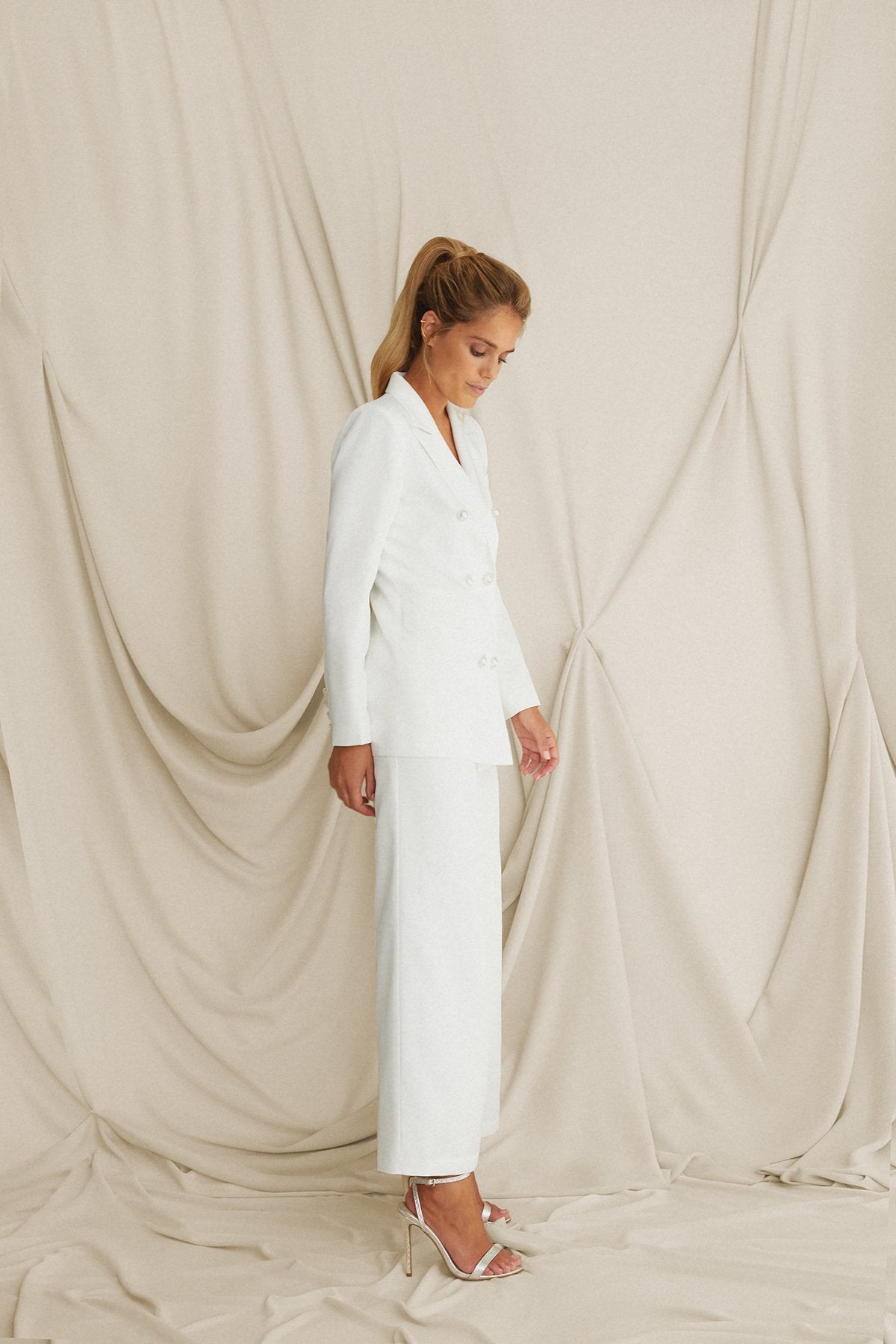 Traje de Chaqueta de Novia Bibi + Libi · LOVE · - Bruna