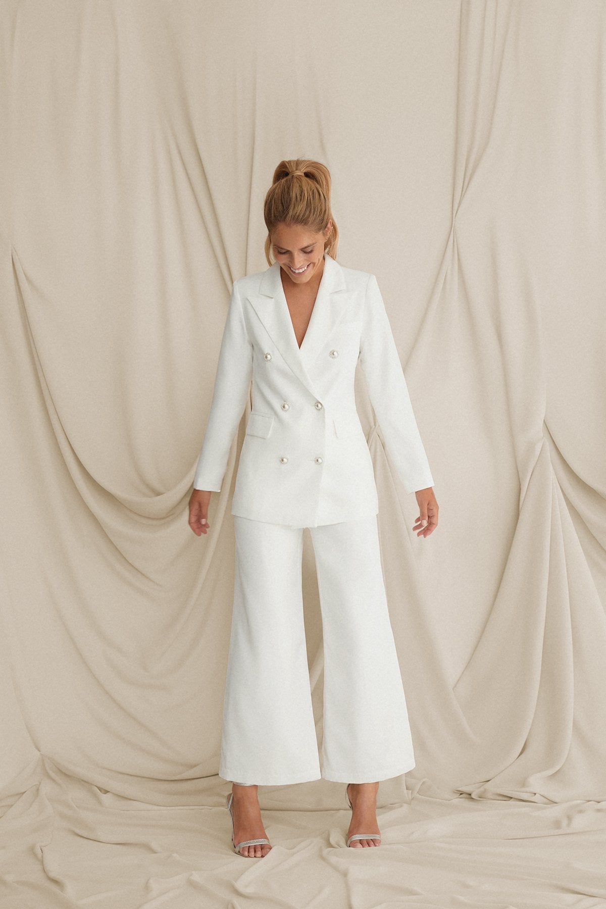 Traje de Chaqueta de Novia Bibi + Libi · LOVE · - Bruna